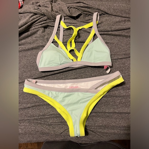 Victoria’s Secret color block bikini - Picture 1 of 4